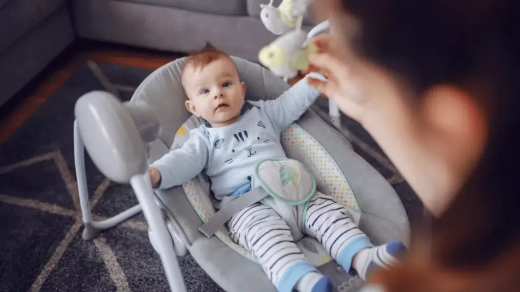 Vantagens e Desvantagens de Utilizar uma Cadeira de Descanso para Bebês Recém-Nascidos